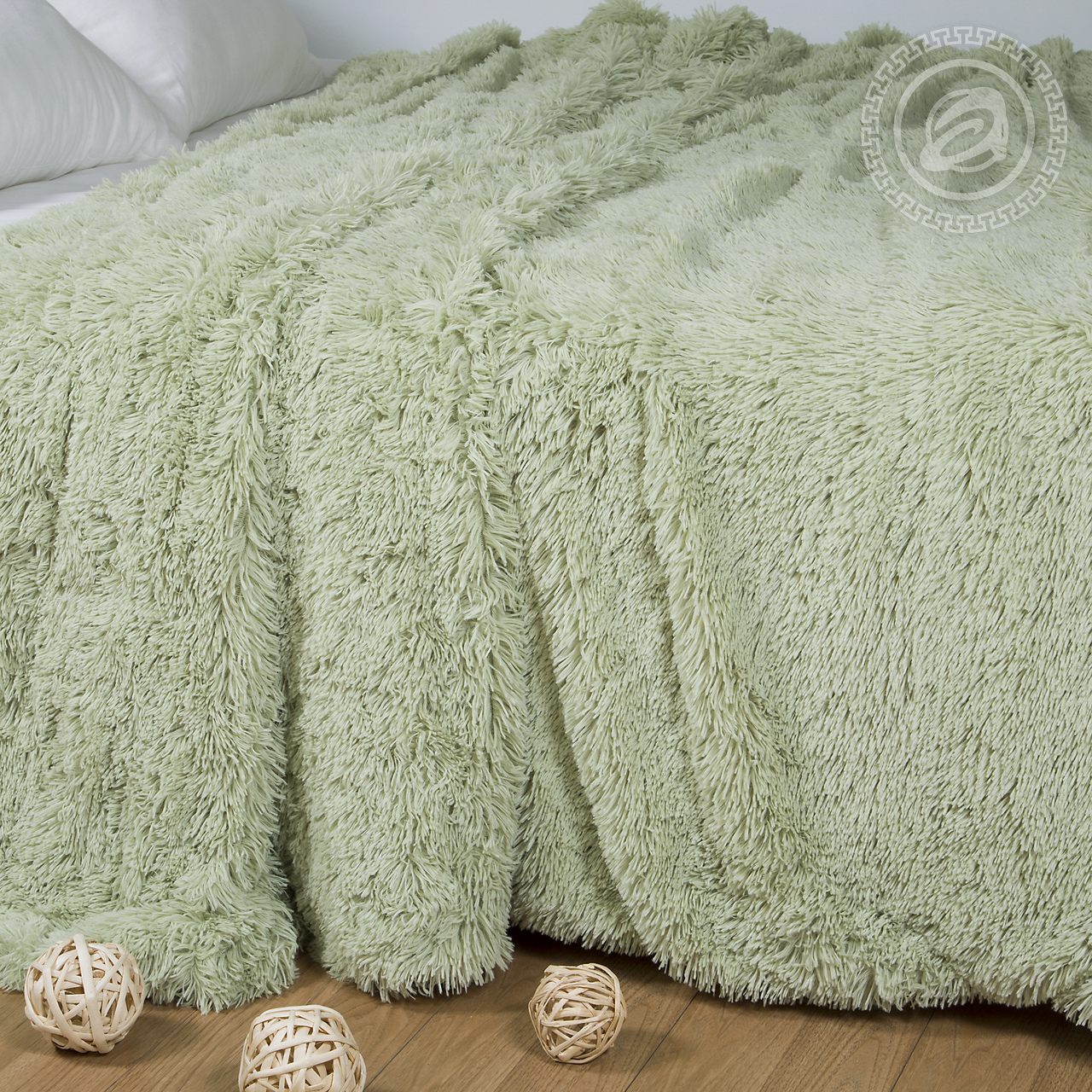 пушистые одеяла на кровать